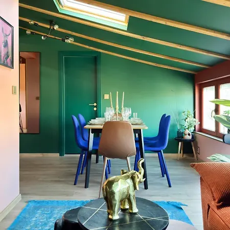 2br With Designer Interior And Work Desk Apartmán Sofie