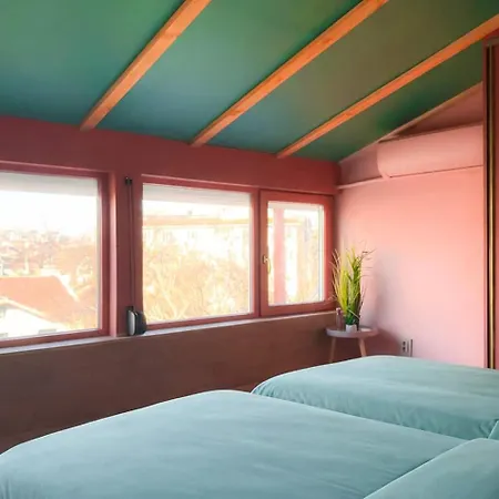 2br With Designer Interior And Work Desk *