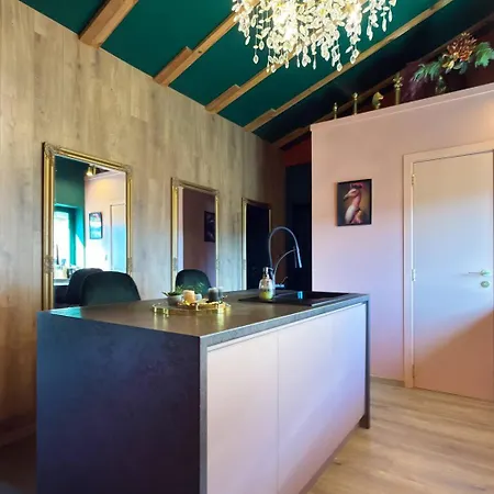 דירה 2br With Designer Interior And Work Desk