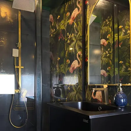 2br With Designer Interior And Work Desk *