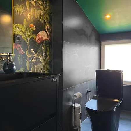 2br With Designer Interior And Work Desk *