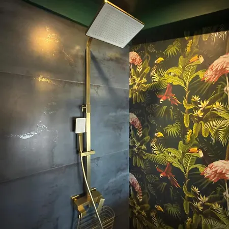 2br With Designer Interior And Work Desk Apartamento