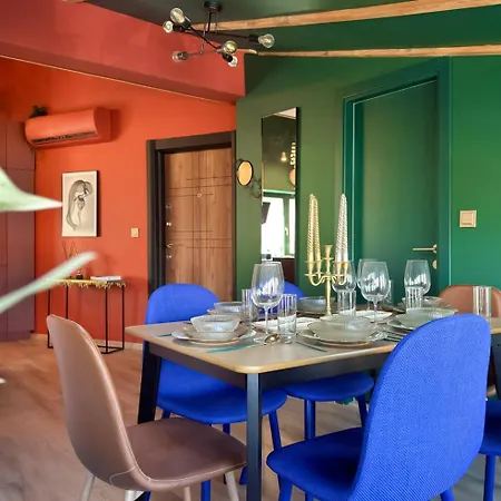 2br With Designer Interior And Work Desk Apartmán Sofie