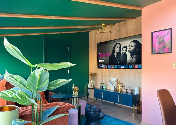 Apartamento 2br With Designer Interior And Work Desk *