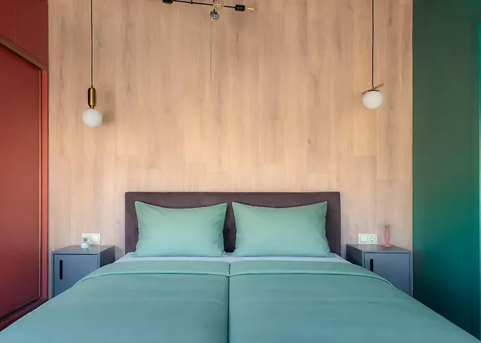 2br With Designer Interior And Work Desk Apartamento