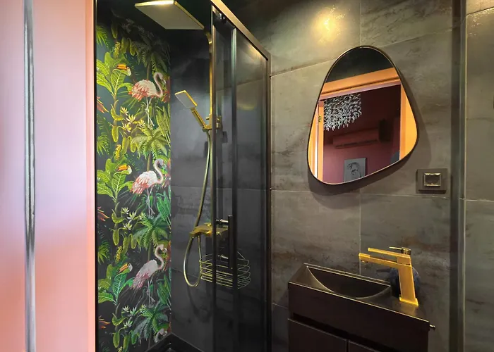 2br With Designer Interior And Work Desk Apartamento