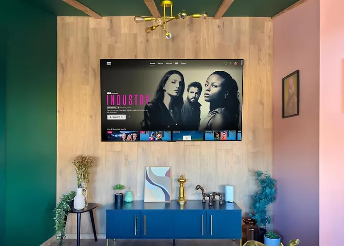 Apartamento 2br With Designer Interior And Work Desk