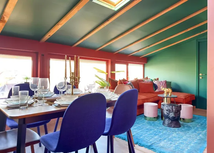 2br With Designer Interior And Work Desk Sofía