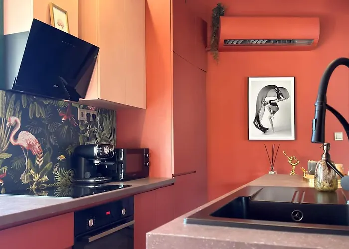 2br With Designer Interior And Work Desk Apartamento