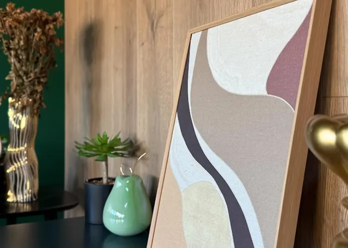 2br With Designer Interior And Work Desk Apartamento