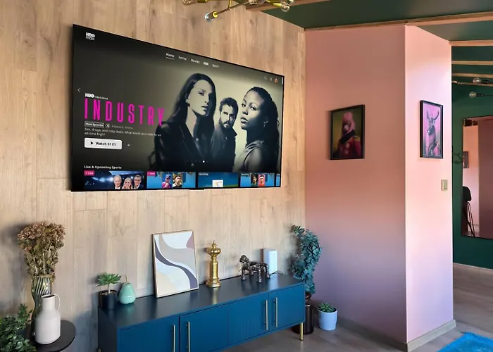 2br With Designer Interior And Work Desk Sófia