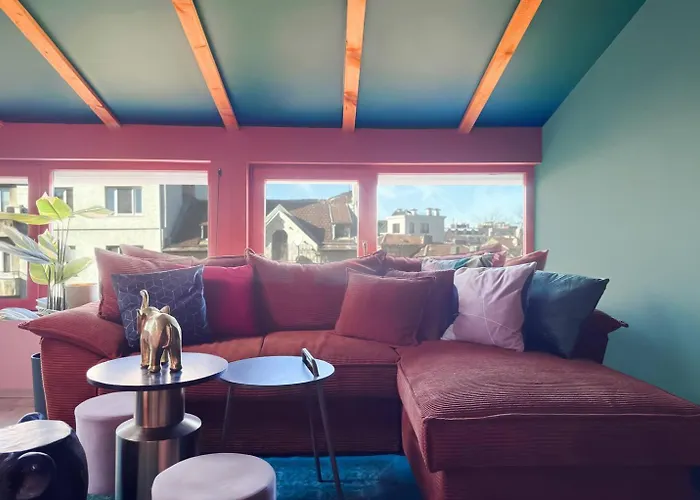 2br With Designer Interior And Work Desk * Sofía