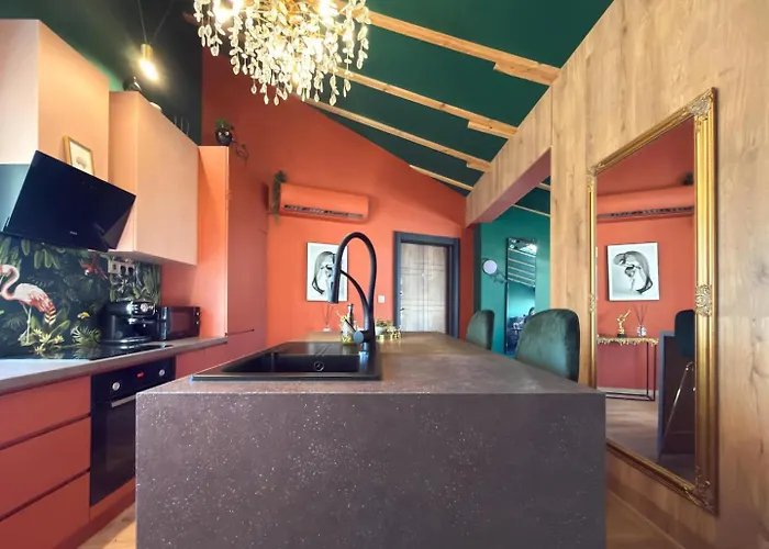 Apartamento 2br With Designer Interior And Work Desk Sofía