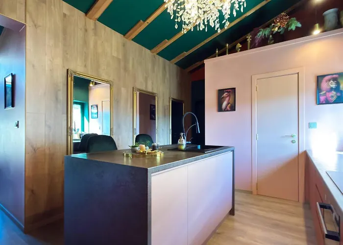 Apartamento 2br With Designer Interior And Work Desk