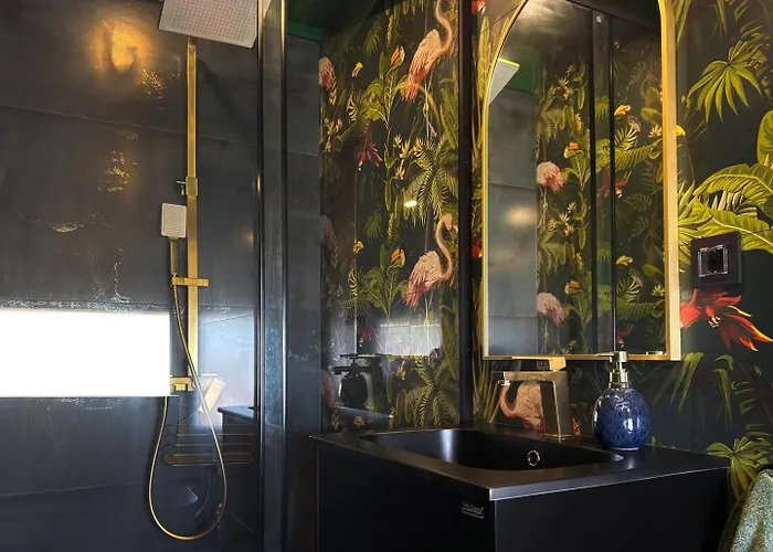 2br With Designer Interior And Work Desk *