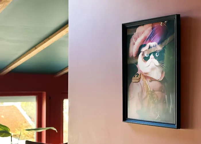 2br With Designer Interior And Work Desk * Sofía