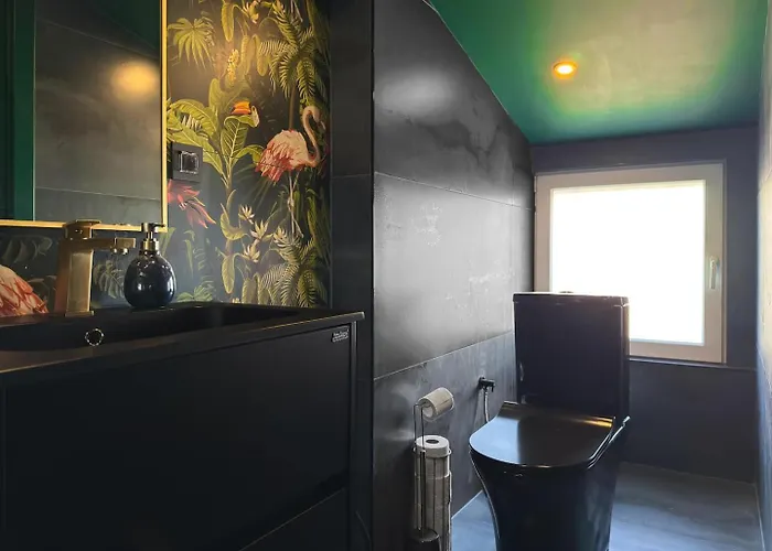 2br With Designer Interior And Work Desk *