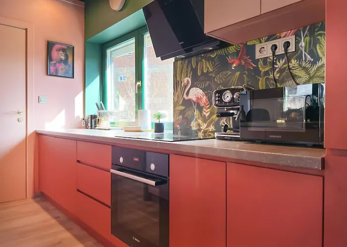 2br With Designer Interior And Work Desk 公寓 *