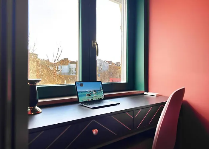 公寓 2br With Designer Interior And Work Desk