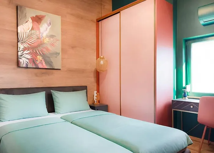 公寓 2br With Designer Interior And Work Desk 索菲亞